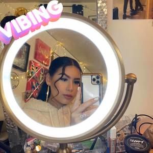 Meet your Posher, Becca